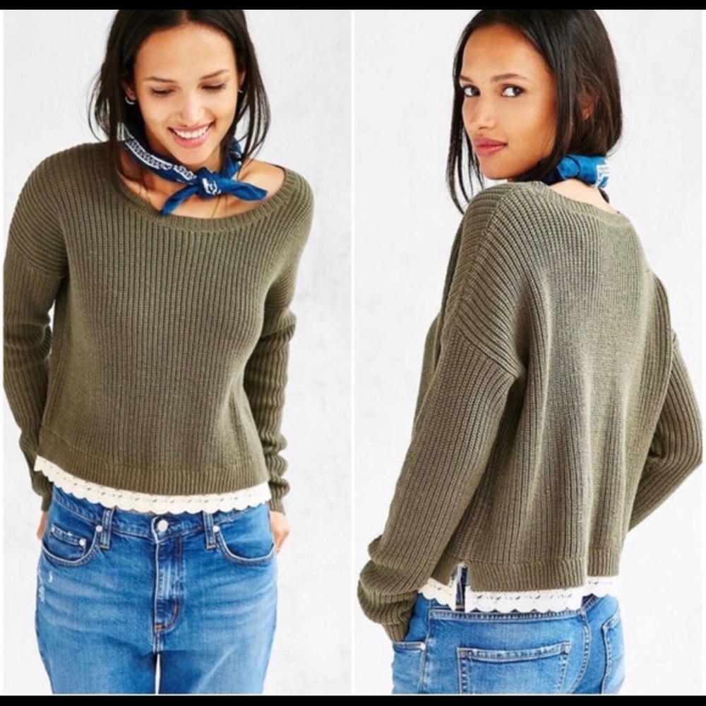 NWOT Cropped Olive Green Sweater Like New